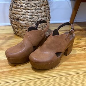 Women’s Size 10 Brown Clogs White Mountain FootBeds